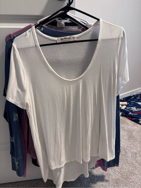 Three Bird Nest White Scoop Neck Short Sleeve Top